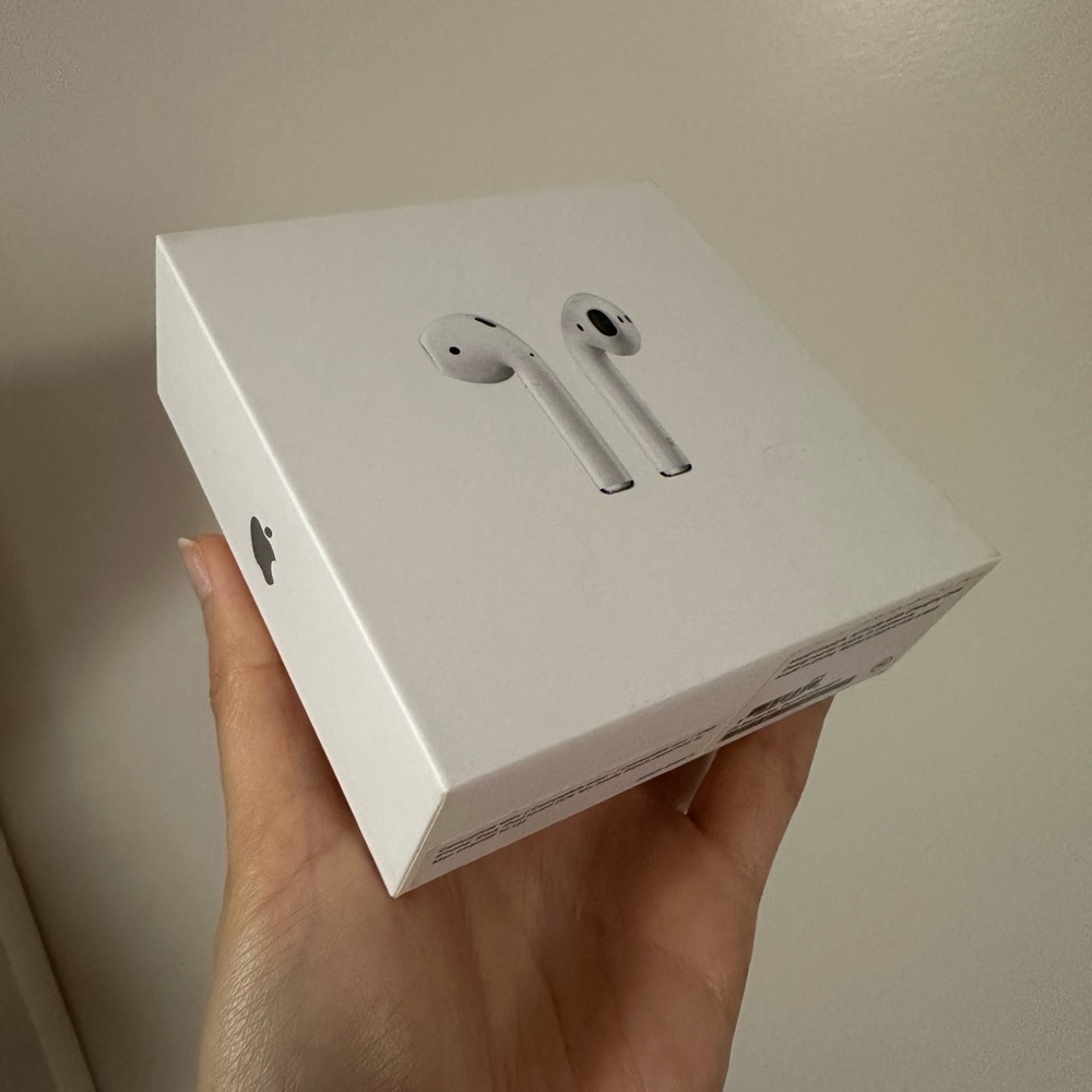 Original Apple AirPods 1st Gen A1523 A1602 w/OG box and brand new cable AS IS